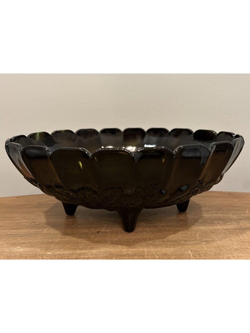 Vintage Harvest Grape Indiana Glass Co Footed Black Fruit Bowl Scalloped 12 x 8"